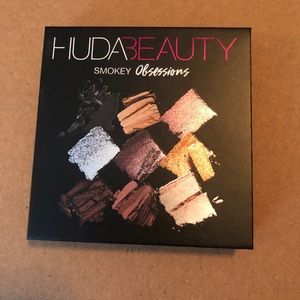 NEW Huda Smokey Obsessions eyeshadow palette